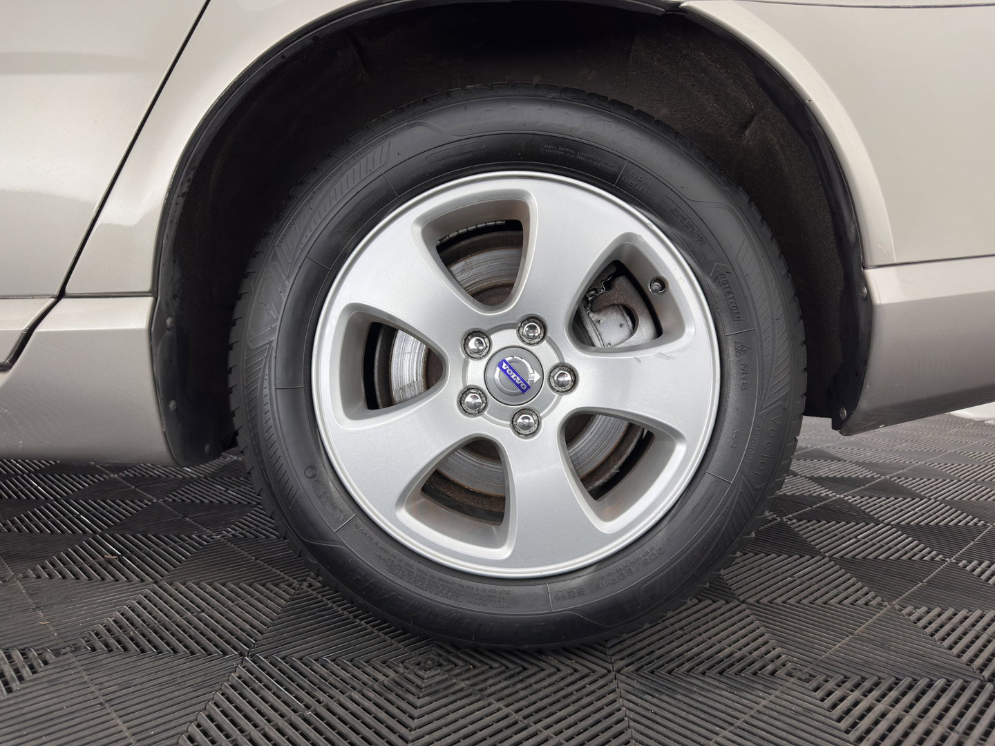 Volvo V70 2.0D Limited Edition Aut. *LEATHER | COMFORTSEATS | ECC | PDC | CRUISE | TOWBAR | 16''ALU*