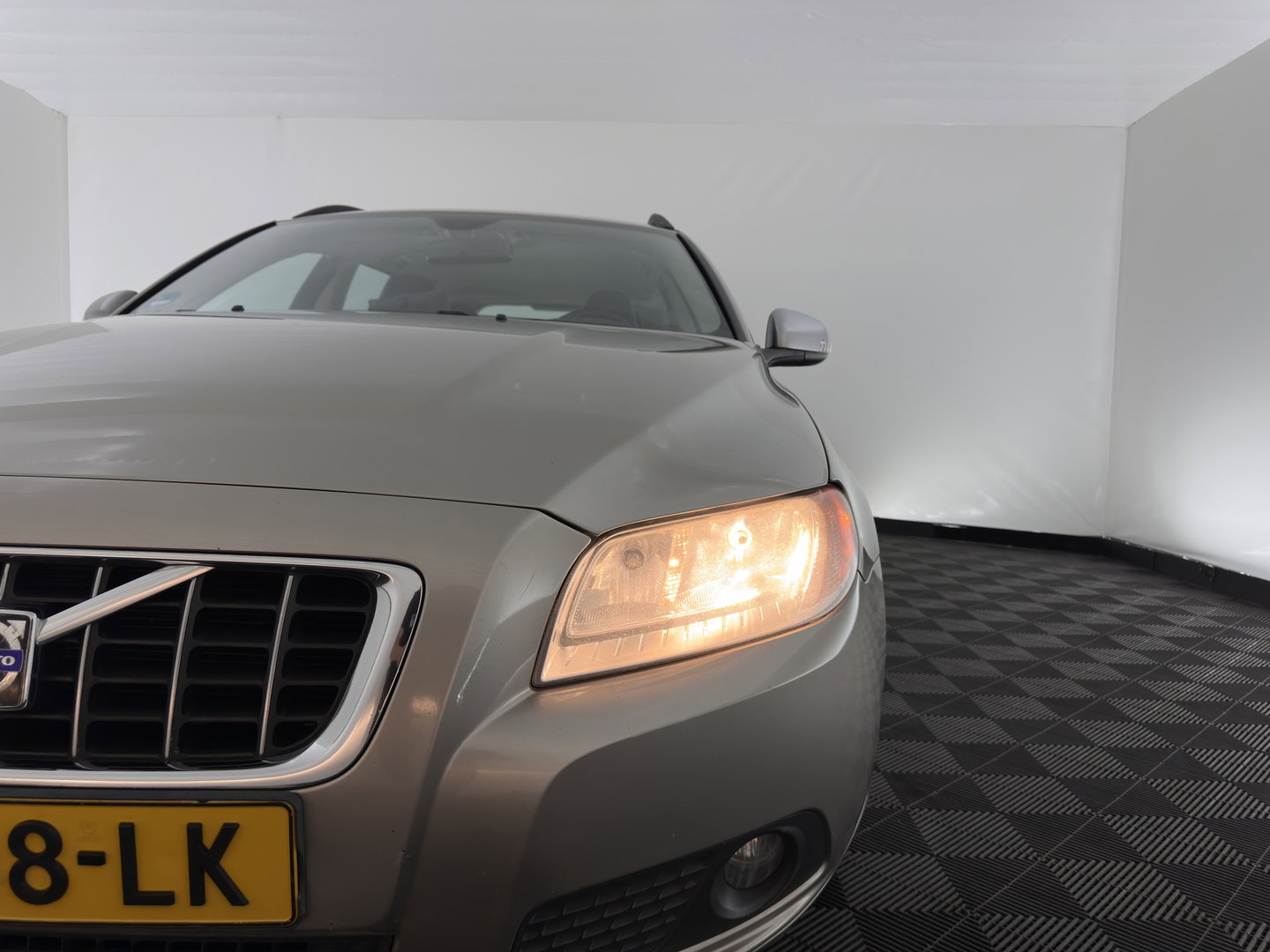 Volvo V70 2.0D Limited Edition Aut. *LEATHER | COMFORTSEATS | ECC | PDC | CRUISE | TOWBAR | 16''ALU*