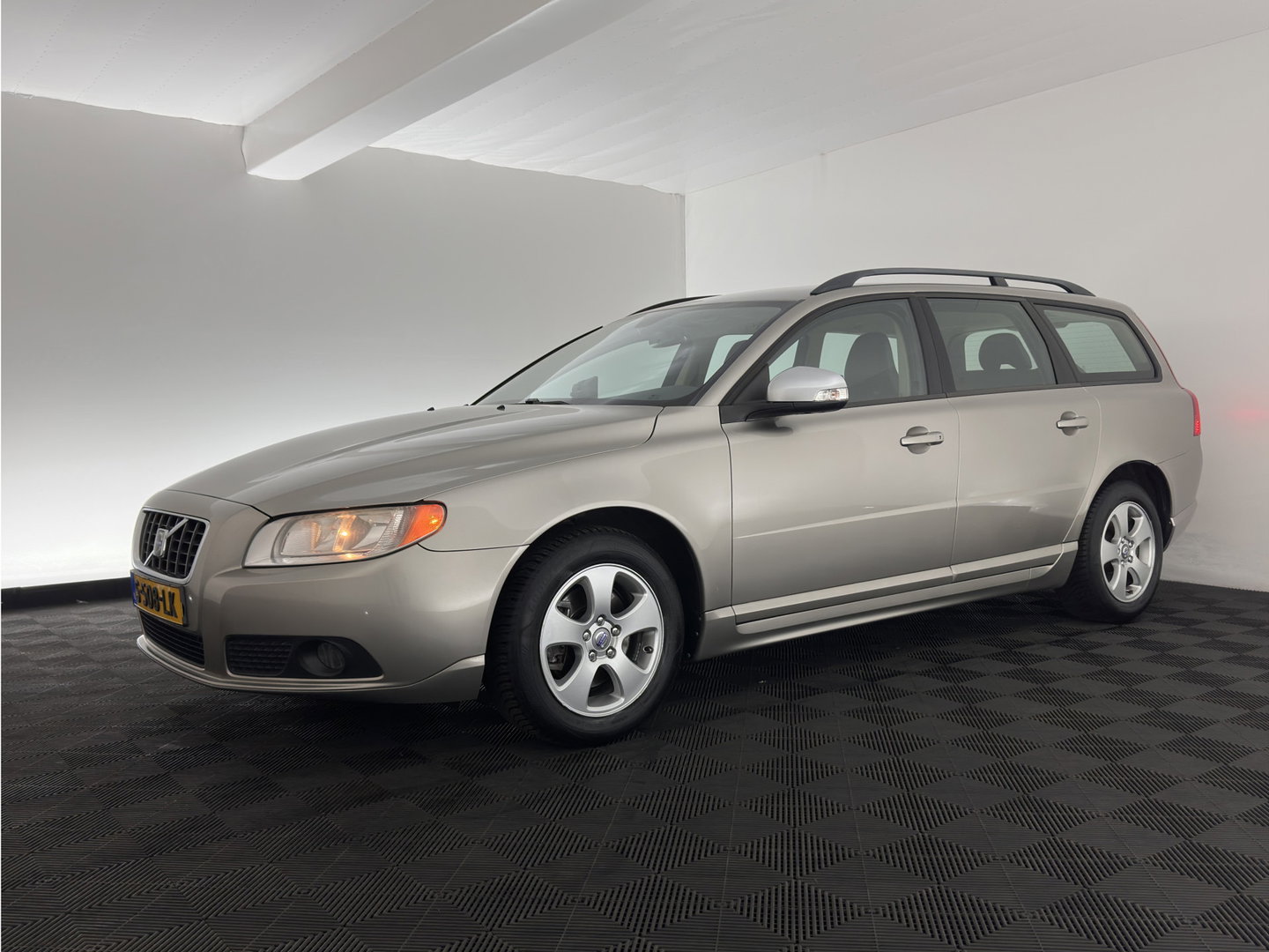Volvo V70 2.0D Limited Edition Aut. *LEATHER | COMFORTSEATS | ECC | PDC | CRUISE | TOWBAR | 16''ALU*