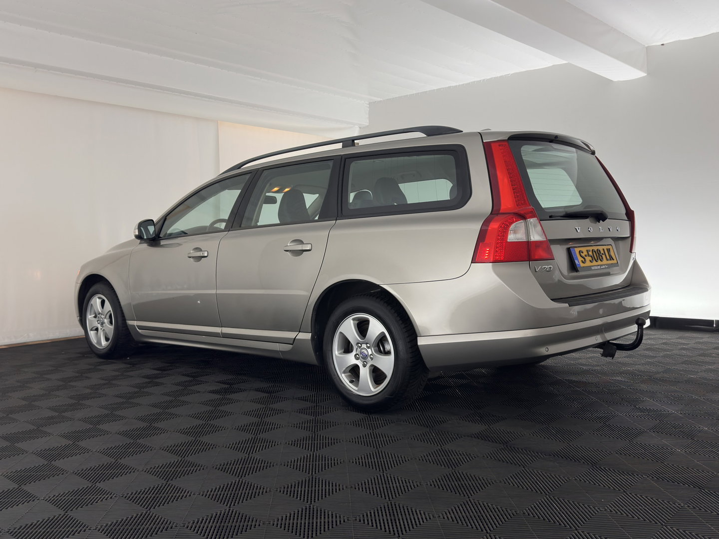 Volvo V70 2.0D Limited Edition Aut. *LEATHER | COMFORTSEATS | ECC | PDC | CRUISE | TOWBAR | 16''ALU*