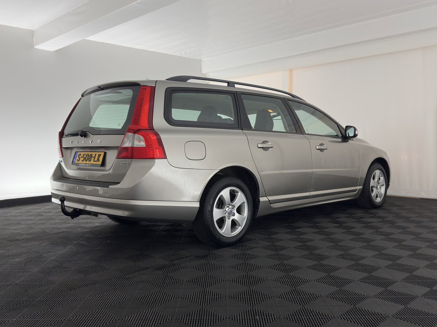 Volvo V70 2.0D Limited Edition Aut. *LEATHER | COMFORTSEATS | ECC | PDC | CRUISE | TOWBAR | 16''ALU*