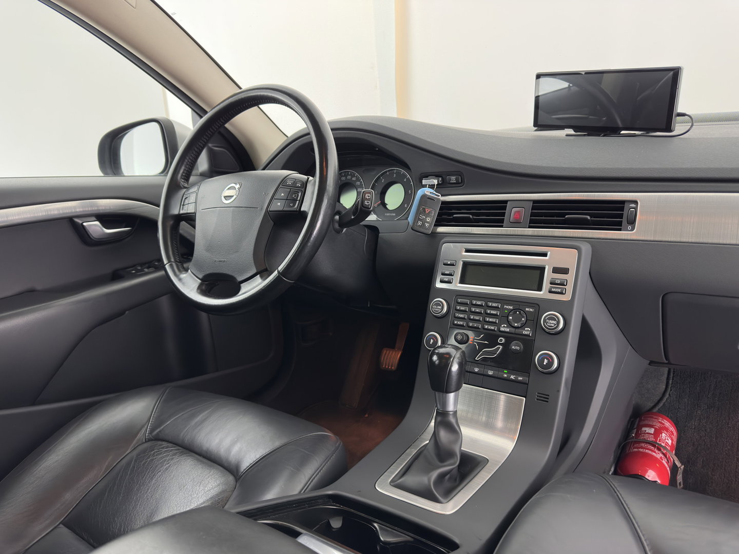 Volvo V70 2.0D Limited Edition Aut. *LEATHER | COMFORTSEATS | ECC | PDC | CRUISE | TOWBAR | 16''ALU*