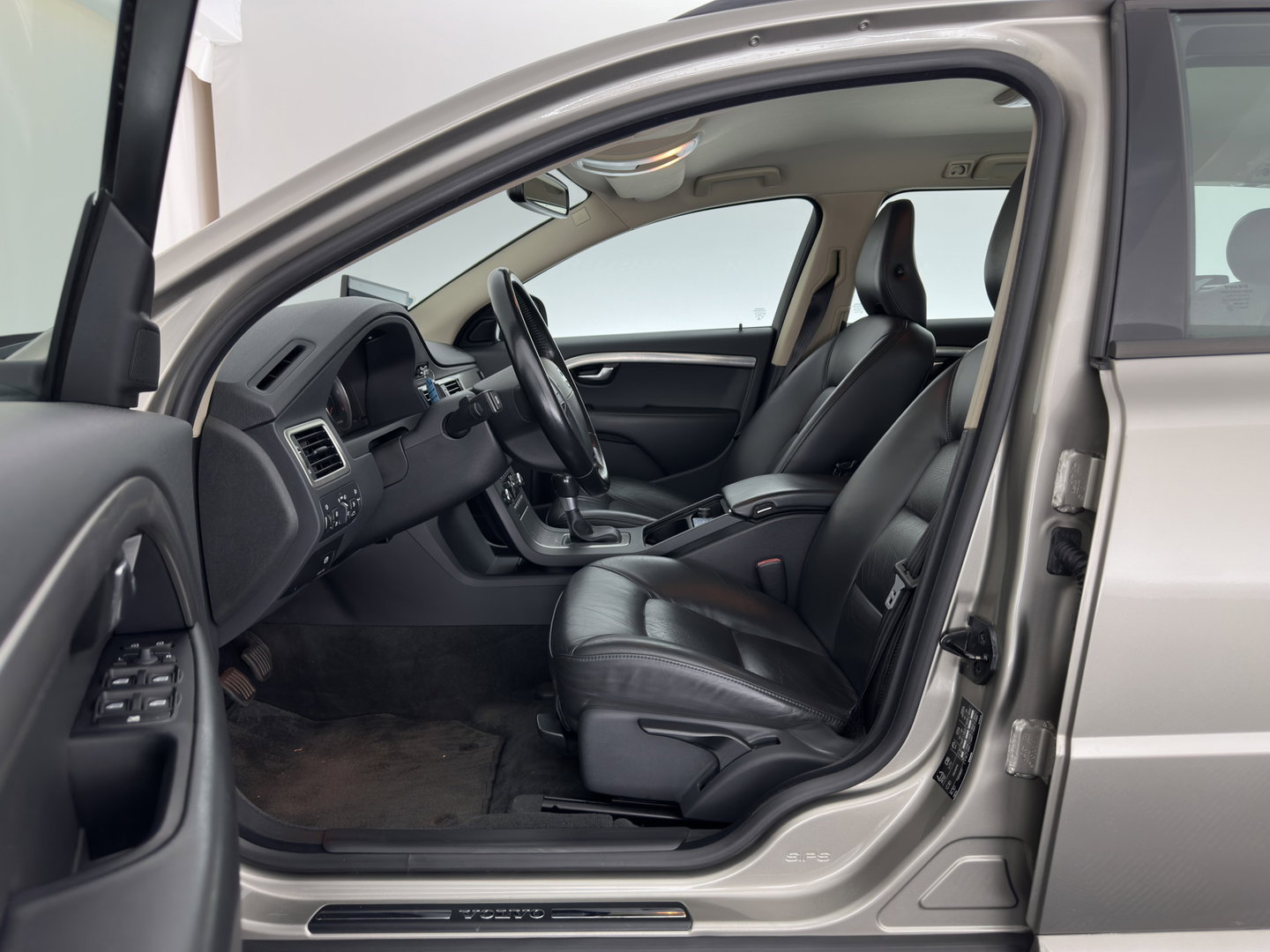 Volvo V70 2.0D Limited Edition Aut. *LEATHER | COMFORTSEATS | ECC | PDC | CRUISE | TOWBAR | 16''ALU*