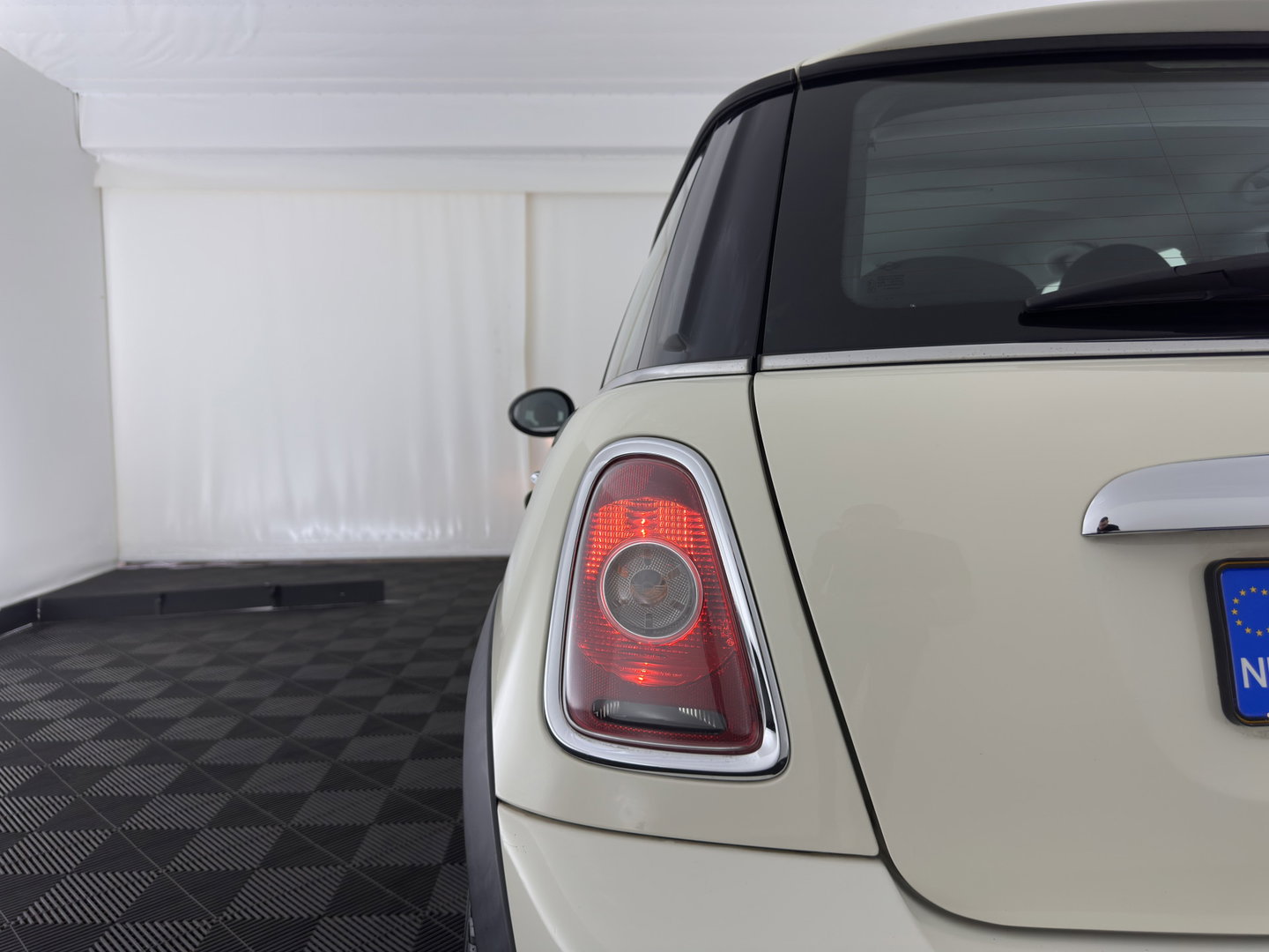 MINI 3-deurs 1.6 Cooper Pepper *LEATHER-FABRIC | COMFORTSEATS | ECC | CHROME-PACK | RADIO-CD | 17''ALU*