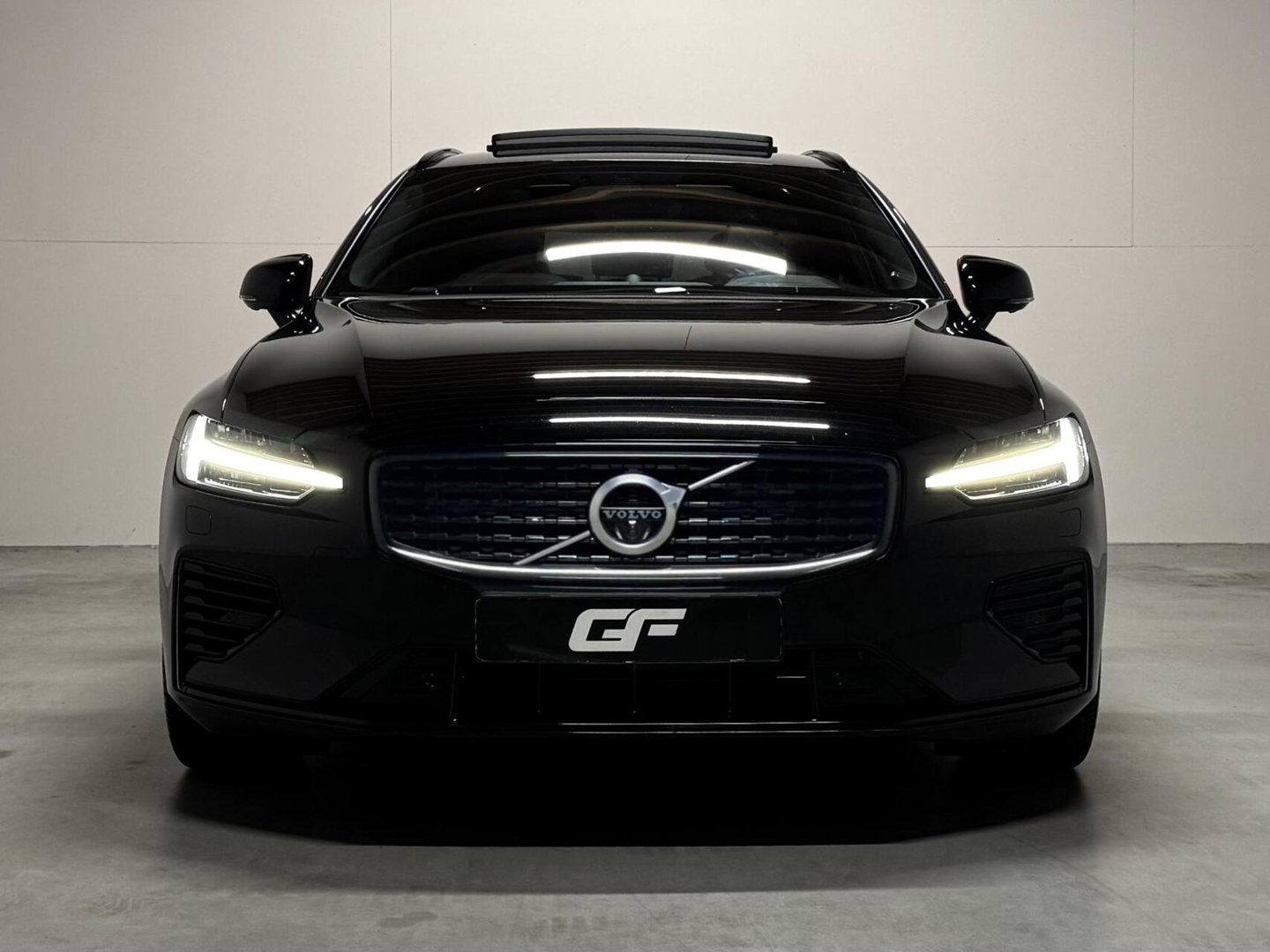 Volvo V60 2.0 T8 Recharge AWD R-Design Pano B&W 360° Memory Trekh.