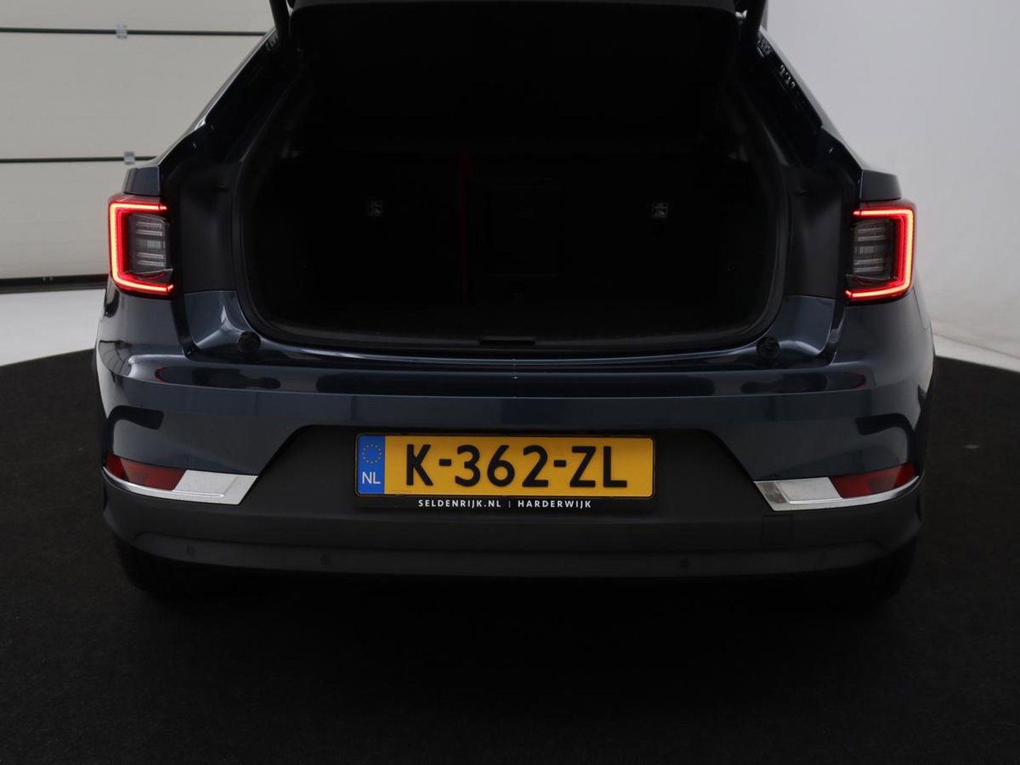 Polestar 2 Long Range Dual Motor Launch Edition 78kWh SOH 91,9% | Panoramadak | 360 Camera | Carplay | Navigatie | Adaptive Cruise | Harman Kardon | Stoel & Stuurwiel verwarming