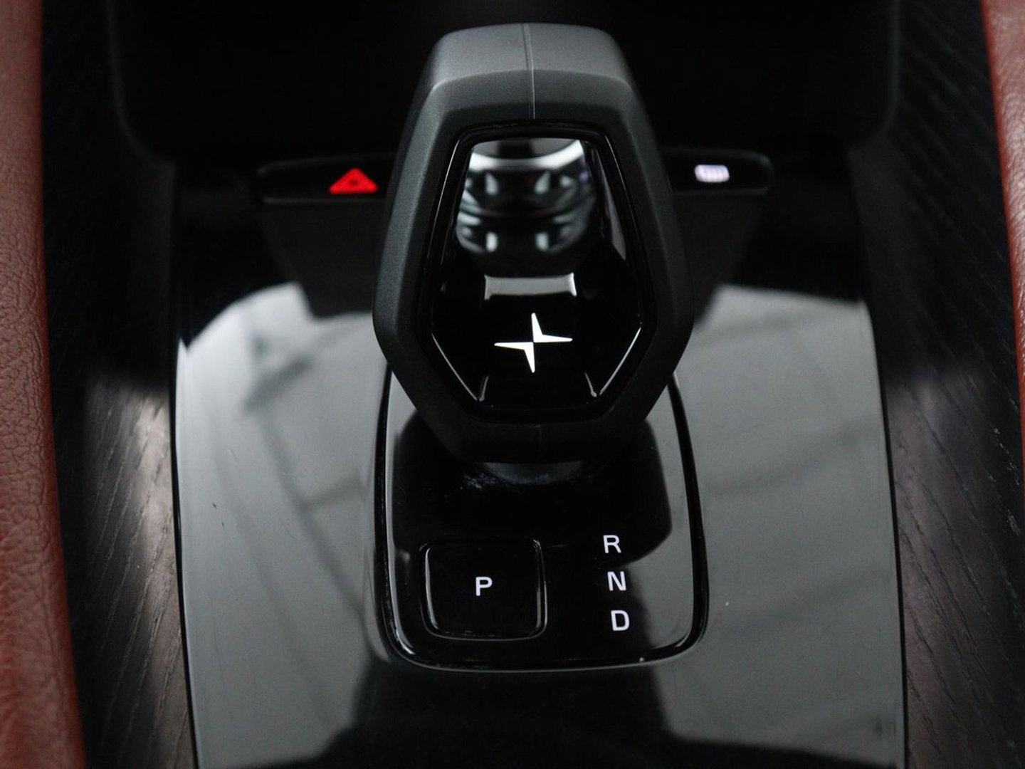 Polestar 2 Long Range Dual Motor Launch Edition 78kWh SOH 91,9% | Panoramadak | 360 Camera | Carplay | Navigatie | Adaptive Cruise | Harman Kardon | Stoel & Stuurwiel verwarming