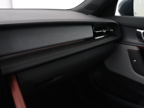 Polestar 2 Long Range Dual Motor Launch Edition 78kWh SOH 91,9% | Panoramadak | 360 Camera | Carplay | Navigatie | Adaptive Cruise | Harman Kardon | Stoel & Stuurwiel verwarming