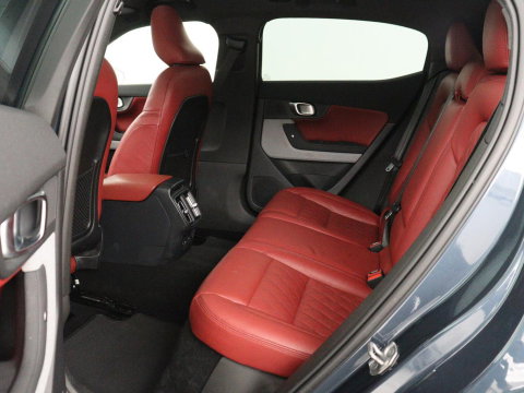 Polestar 2 Long Range Dual Motor Launch Edition 78kWh SOH 91,9% | Panoramadak | 360 Camera | Carplay | Navigatie | Adaptive Cruise | Harman Kardon | Stoel & Stuurwiel verwarming