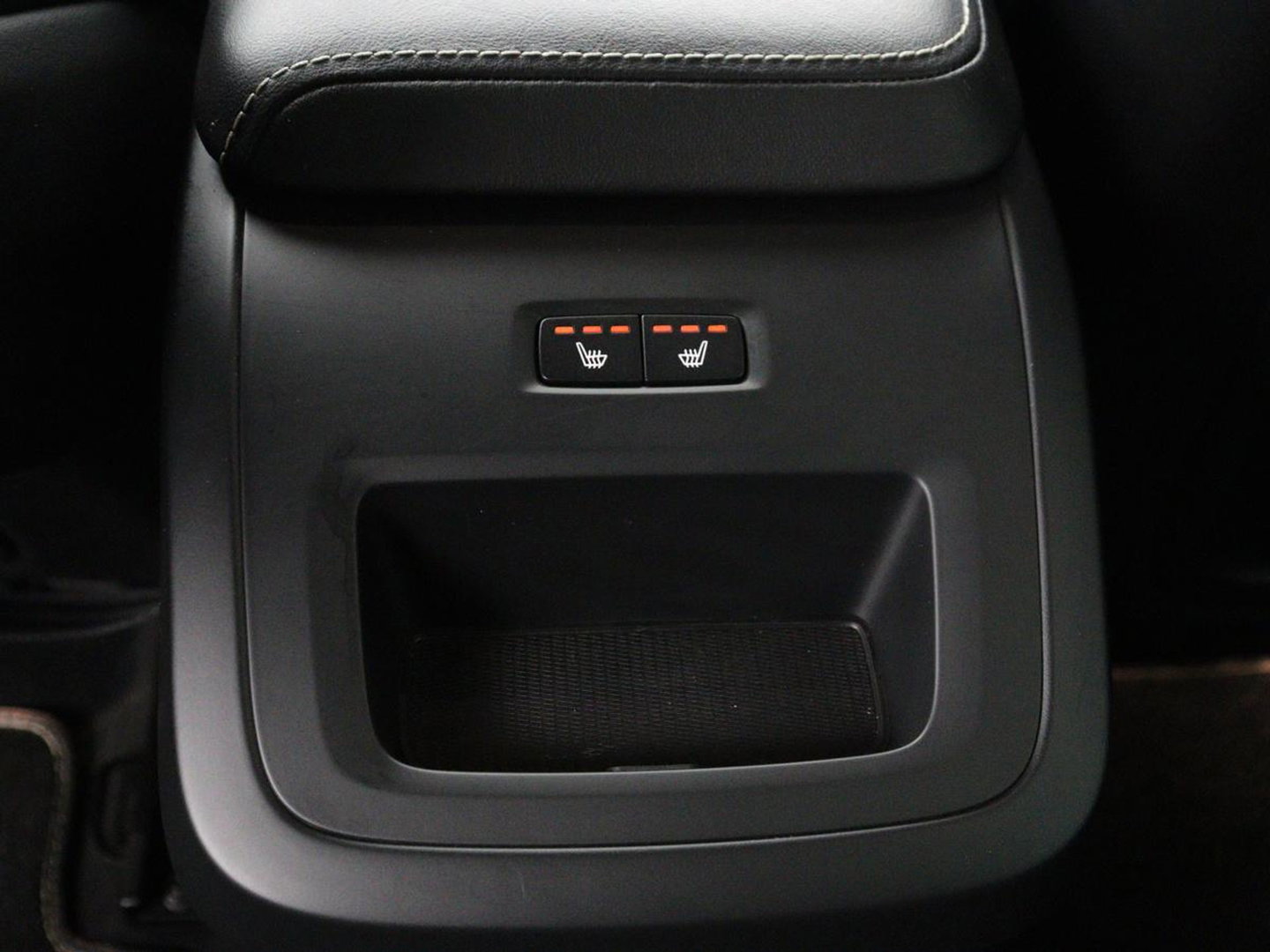 Volvo V60 2.0 T4 R-Design Panoramadak | Full LED | Trekhaak | Carplay | Pilot assist | Navigate | Stoel & Stuurverwarming | Achteruitrij camera | Cruise control | Climate control