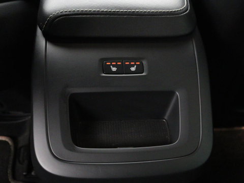 Volvo V60 2.0 T4 R-Design Panoramadak | Full LED | Trekhaak | Carplay | Pilot assist | Navigate | Stoel & Stuurverwarming | Achteruitrij camera | Cruise control | Climate control