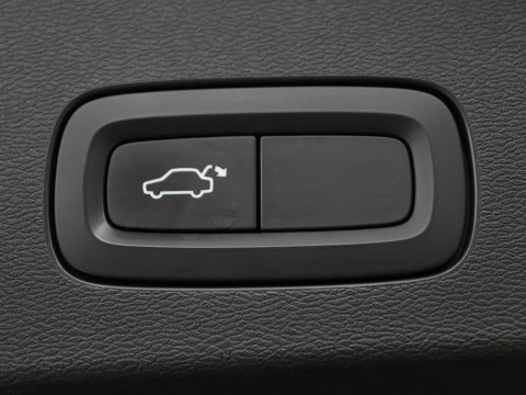 Volvo V60 2.0 T4 R-Design Panoramadak | Full LED | Trekhaak | Carplay | Pilot assist | Navigate | Stoel & Stuurverwarming | Achteruitrij camera | Cruise control | Climate control