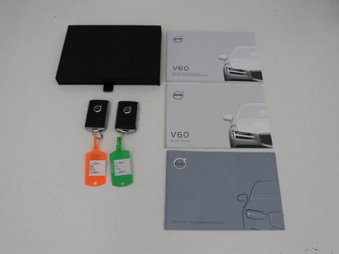 Volvo V60 2.0 T4 R-Design Panoramadak | Full LED | Trekhaak | Carplay | Pilot assist | Navigate | Stoel & Stuurverwarming | Achteruitrij camera | Cruise control | Climate control