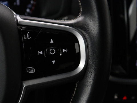 Volvo V60 2.0 T4 R-Design Panoramadak | Full LED | Trekhaak | Carplay | Pilot assist | Navigate | Stoel & Stuurverwarming | Achteruitrij camera | Cruise control | Climate control