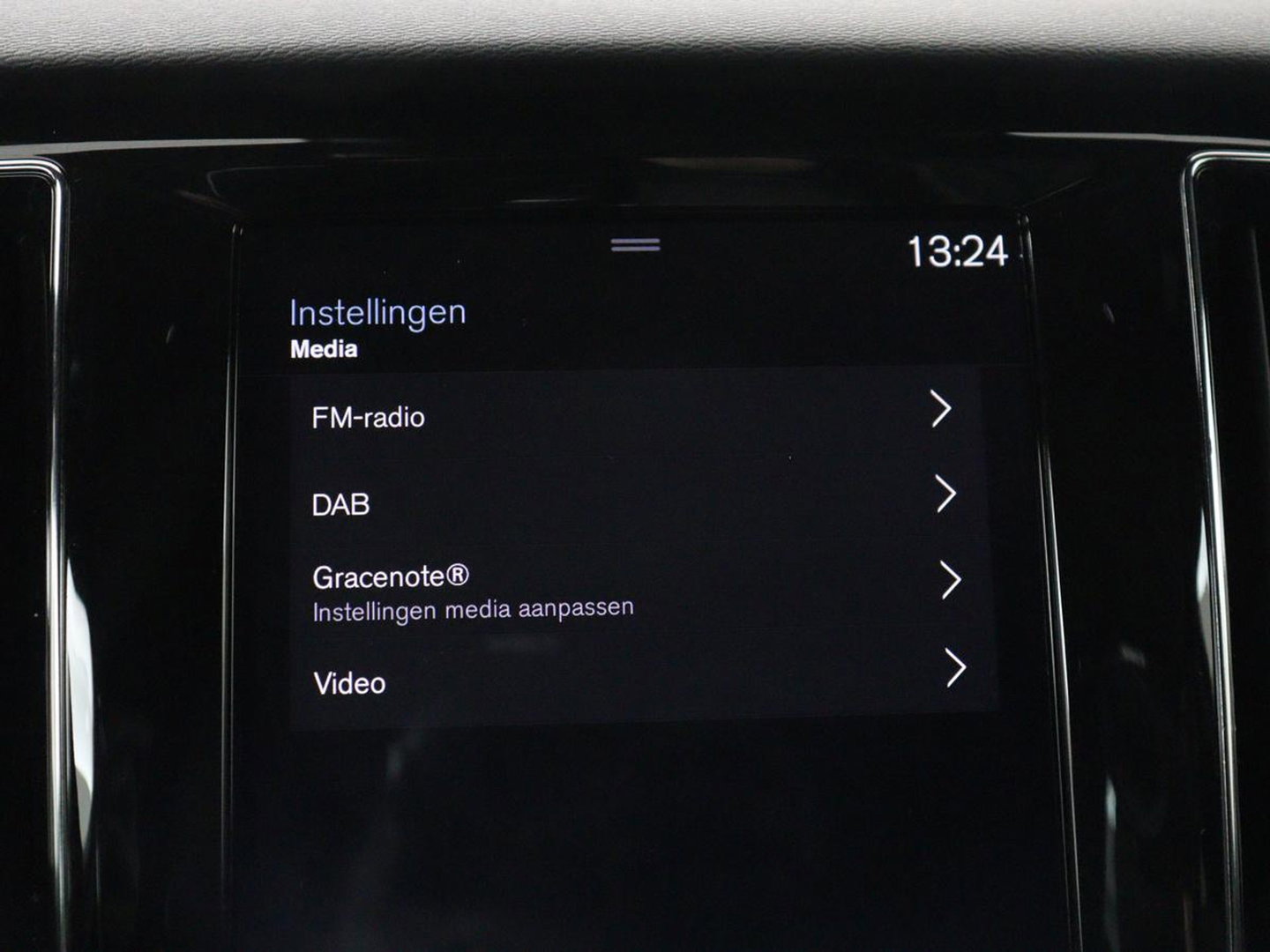 Volvo V60 2.0 T4 R-Design Panoramadak | Full LED | Trekhaak | Carplay | Pilot assist | Navigate | Stoel & Stuurverwarming | Achteruitrij camera | Cruise control | Climate control