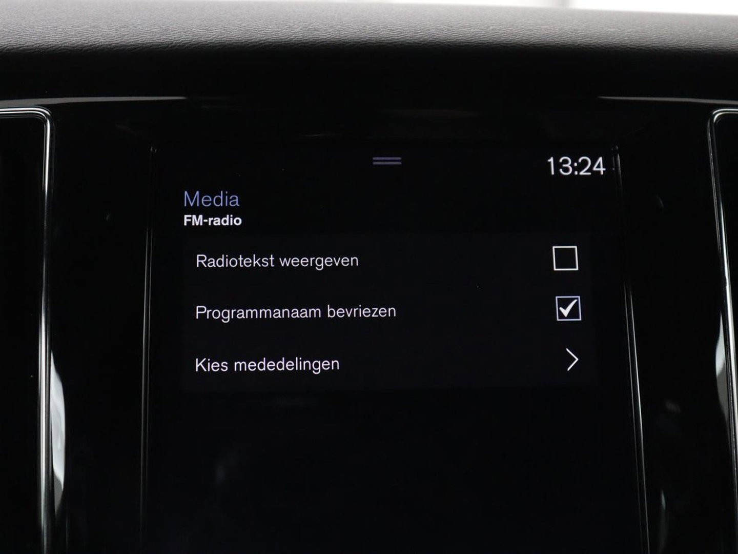 Volvo V60 2.0 T4 R-Design Panoramadak | Full LED | Trekhaak | Carplay | Pilot assist | Navigate | Stoel & Stuurverwarming | Achteruitrij camera | Cruise control | Climate control