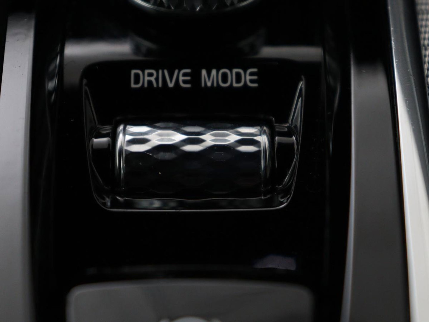 Volvo V60 2.0 T4 R-Design Panoramadak | Full LED | Trekhaak | Carplay | Pilot assist | Navigate | Stoel & Stuurverwarming | Achteruitrij camera | Cruise control | Climate control