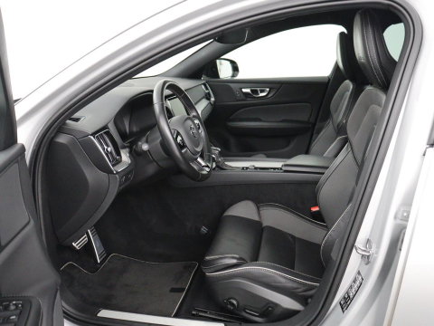 Volvo V60 2.0 T4 R-Design Panoramadak | Full LED | Trekhaak | Carplay | Pilot assist | Navigate | Stoel & Stuurverwarming | Achteruitrij camera | Cruise control | Climate control
