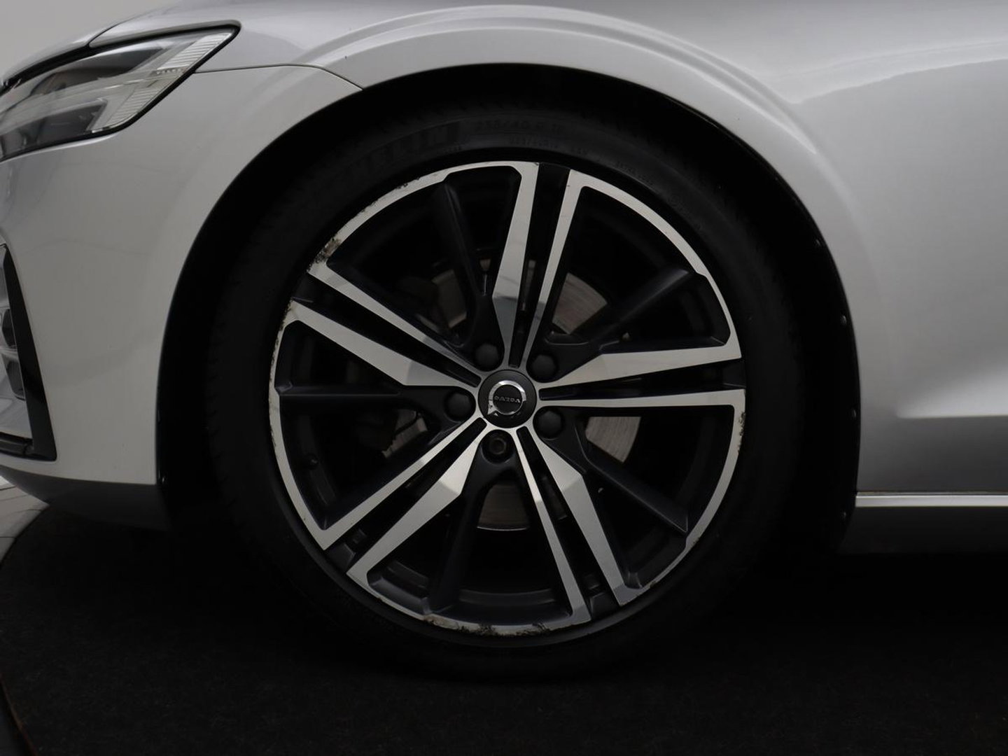 Volvo V60 2.0 T4 R-Design Panoramadak | Full LED | Trekhaak | Carplay | Pilot assist | Navigate | Stoel & Stuurverwarming | Achteruitrij camera | Cruise control | Climate control