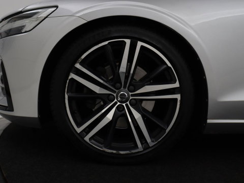 Volvo V60 2.0 T4 R-Design Panoramadak | Full LED | Trekhaak | Carplay | Pilot assist | Navigate | Stoel & Stuurverwarming | Achteruitrij camera | Cruise control | Climate control