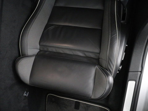 Volvo V60 2.0 T4 R-Design Panoramadak | Full LED | Trekhaak | Carplay | Pilot assist | Navigate | Stoel & Stuurverwarming | Achteruitrij camera | Cruise control | Climate control