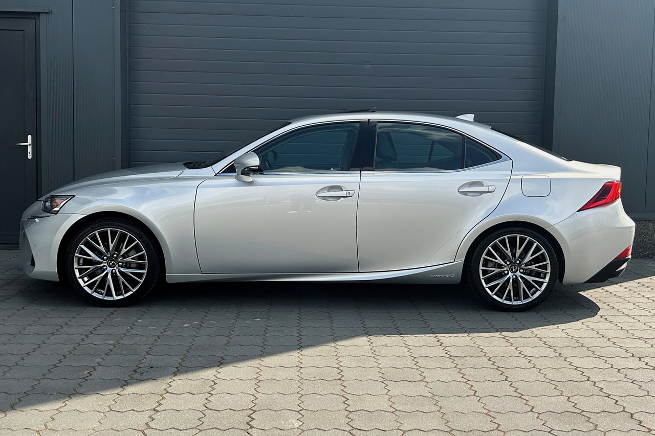 Lexus IS