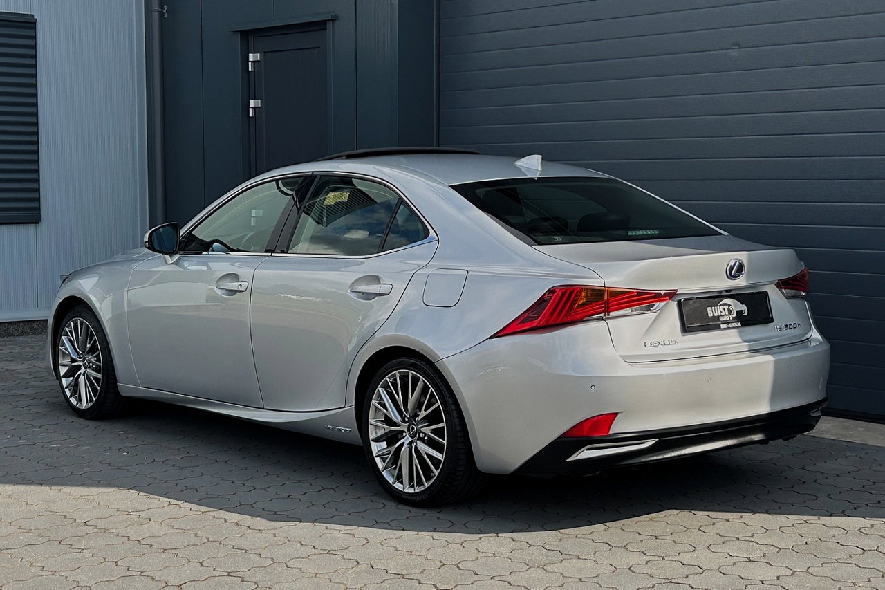Lexus IS