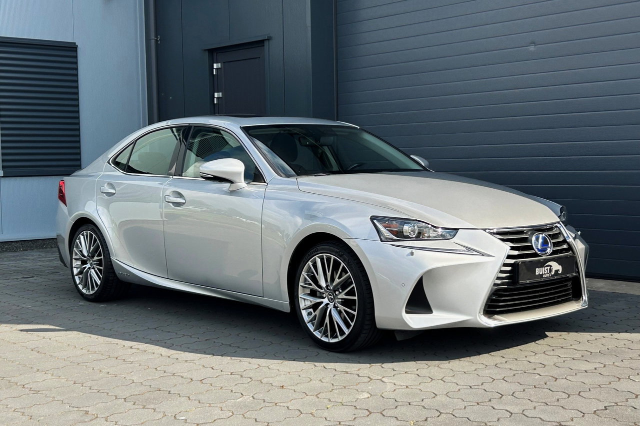 Lexus IS