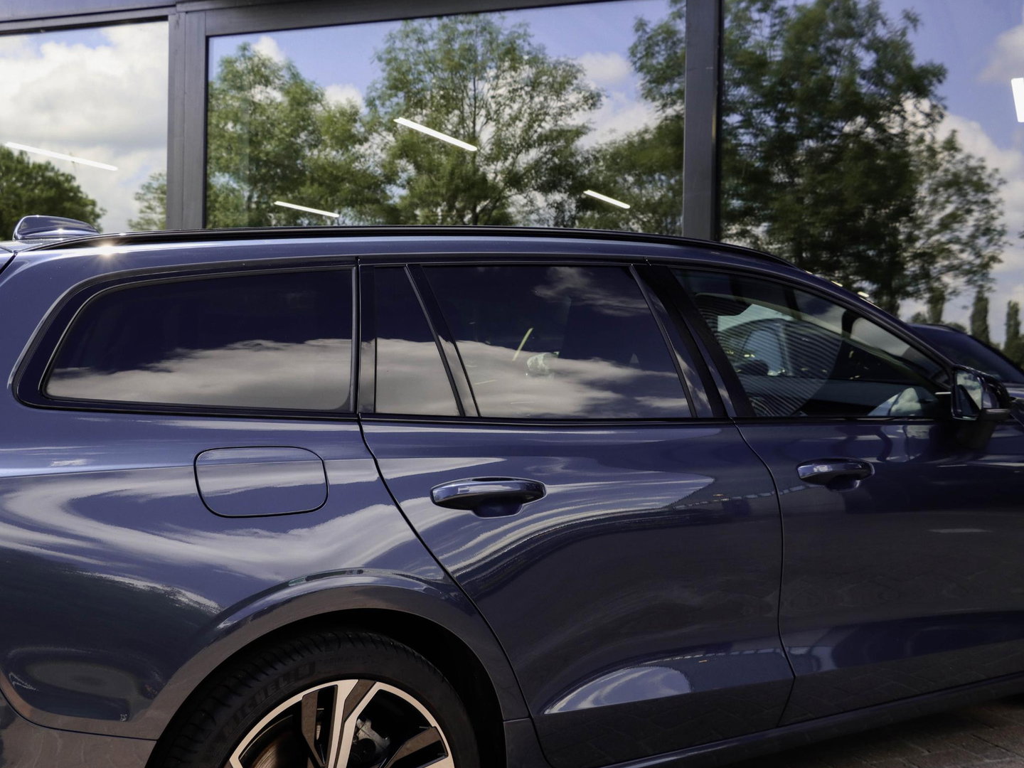 Volvo V60 T6 AWD Plus Dark 360 Camera Denim Blue 19'' Winterpakket Thor Lights