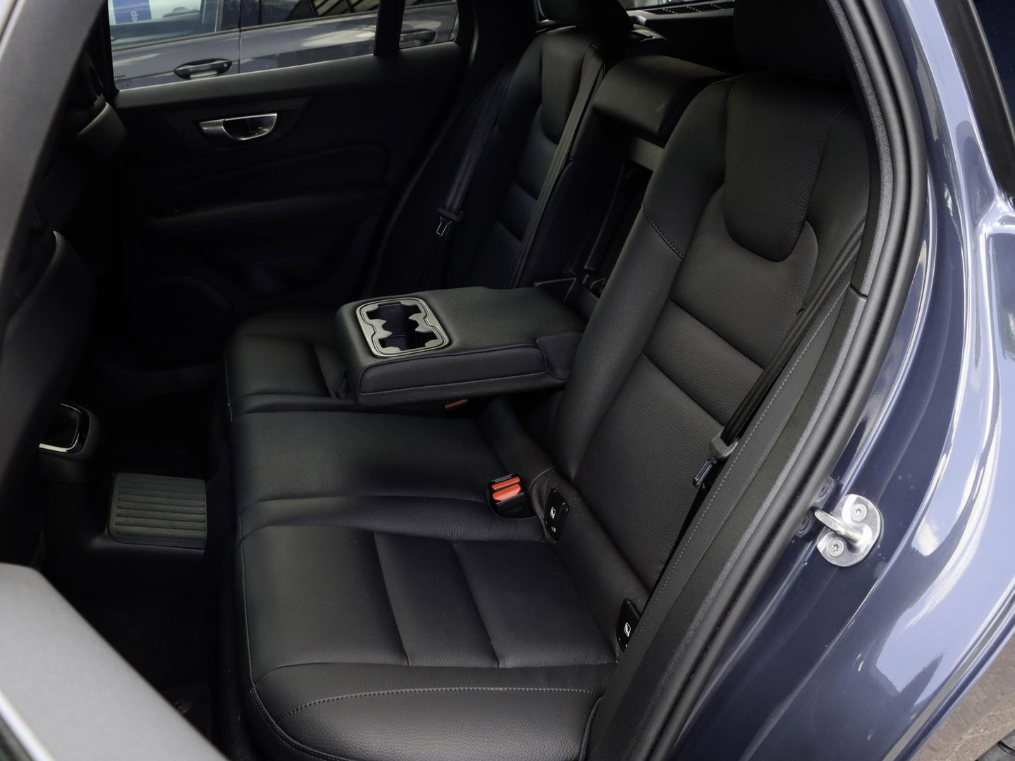 Volvo V60 T6 AWD Plus Dark 360 Camera Denim Blue 19'' Winterpakket Thor Lights