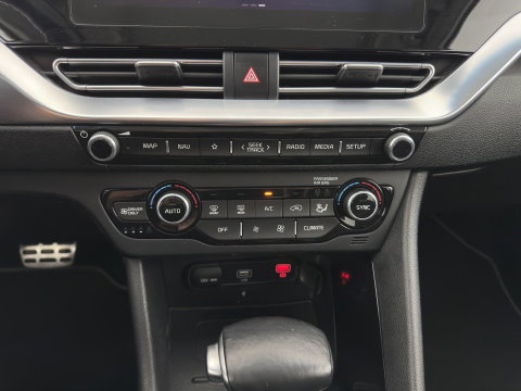 Kia Niro 1.6 GDi Hybrid ExecutiveLine (INCL.BTW) Aut. *PANO |  LEATHER | FULL-LED | NAVI-FULLMAP | DIGI-COCKPIT | HEATED-COMFORTSEATS | CAMERA | DAB+ | KEYLESS | ECC | SHIFTPADDLES | ADAPTIVE-CRUISE | LANE-ASSIST | TOWBAR | 18"AL