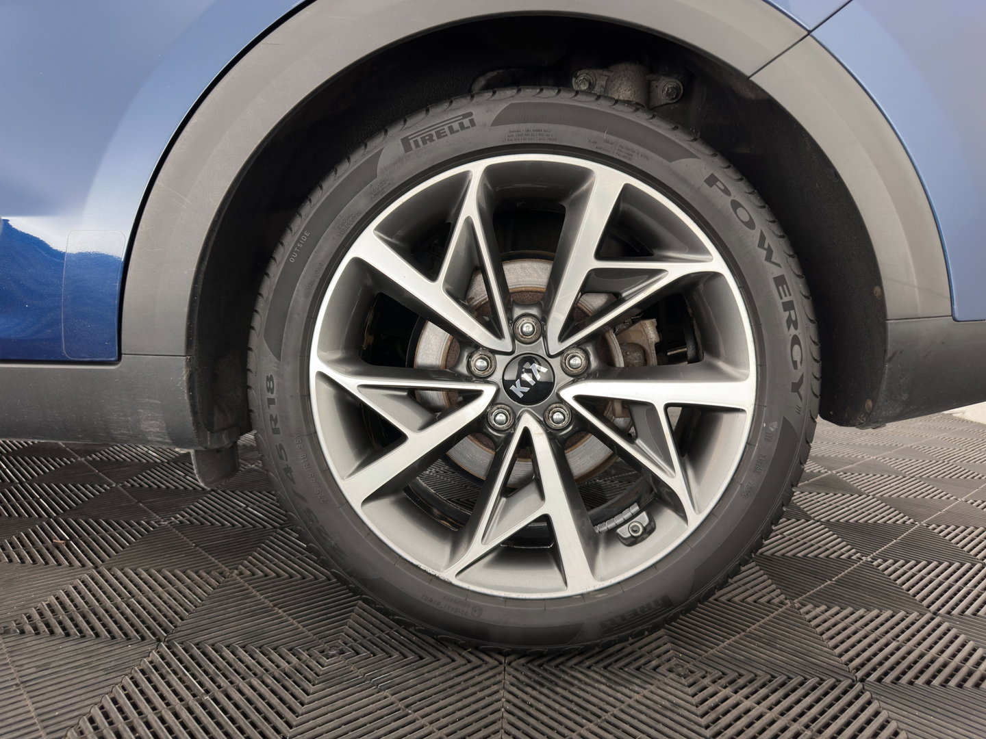 Kia Niro 1.6 GDi Hybrid ExecutiveLine (INCL.BTW) Aut. *PANO |  LEATHER | FULL-LED | NAVI-FULLMAP | DIGI-COCKPIT | HEATED-COMFORTSEATS | CAMERA | DAB+ | KEYLESS | ECC | SHIFTPADDLES | ADAPTIVE-CRUISE | LANE-ASSIST | TOWBAR | 18"AL