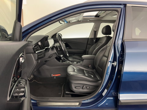 Kia Niro 1.6 GDi Hybrid ExecutiveLine (INCL.BTW) Aut. *PANO |  LEATHER | FULL-LED | NAVI-FULLMAP | DIGI-COCKPIT | HEATED-COMFORTSEATS | CAMERA | DAB+ | KEYLESS | ECC | SHIFTPADDLES | ADAPTIVE-CRUISE | LANE-ASSIST | TOWBAR | 18"AL