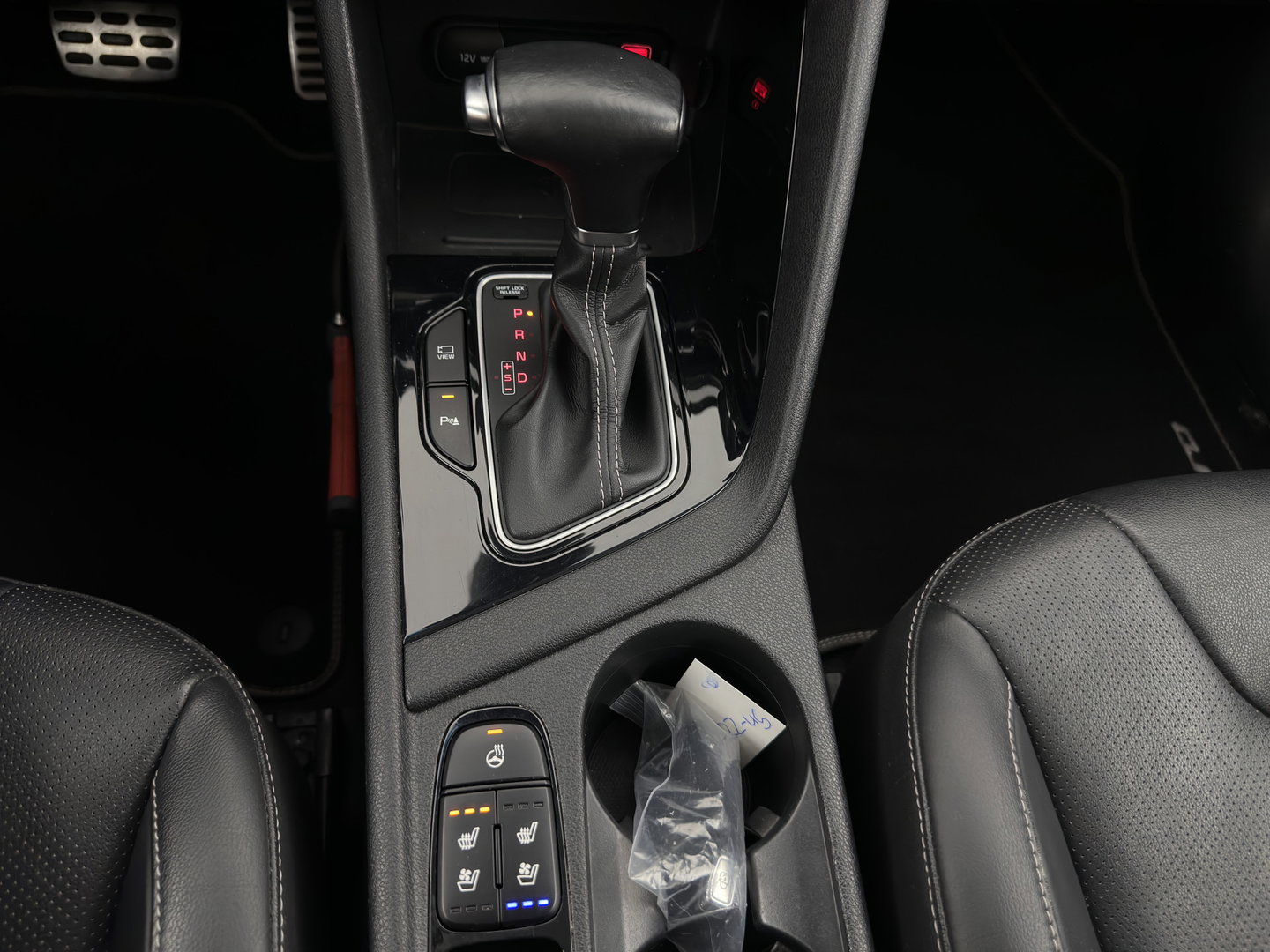Kia Niro 1.6 GDi Hybrid ExecutiveLine (INCL.BTW) Aut. *PANO |  LEATHER | FULL-LED | NAVI-FULLMAP | DIGI-COCKPIT | HEATED-COMFORTSEATS | CAMERA | DAB+ | KEYLESS | ECC | SHIFTPADDLES | ADAPTIVE-CRUISE | LANE-ASSIST | TOWBAR | 18"AL