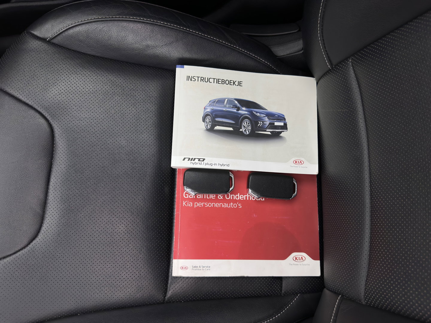 Kia Niro 1.6 GDi Hybrid ExecutiveLine (INCL.BTW) Aut. *PANO |  LEATHER | FULL-LED | NAVI-FULLMAP | DIGI-COCKPIT | HEATED-COMFORTSEATS | CAMERA | DAB+ | KEYLESS | ECC | SHIFTPADDLES | ADAPTIVE-CRUISE | LANE-ASSIST | TOWBAR | 18"AL