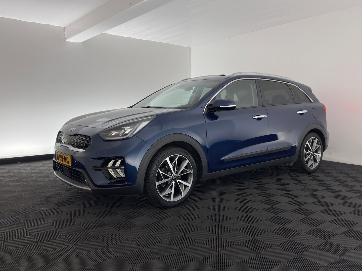Kia Niro 1.6 GDi Hybrid ExecutiveLine (INCL.BTW) Aut. *PANO |  LEATHER | FULL-LED | NAVI-FULLMAP | DIGI-COCKPIT | HEATED-COMFORTSEATS | CAMERA | DAB+ | KEYLESS | ECC | SHIFTPADDLES | ADAPTIVE-CRUISE | LANE-ASSIST | TOWBAR | 18"AL