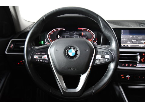 BMW 3-serie 330i M-Pakket, Pano, Bodykit, Applecarplay
