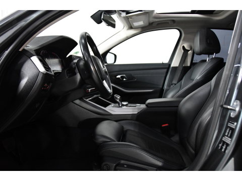BMW 3-serie 330i M-Pakket, Pano, Bodykit, Applecarplay