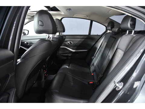 BMW 3-serie 330i M-Pakket, Pano, Bodykit, Applecarplay