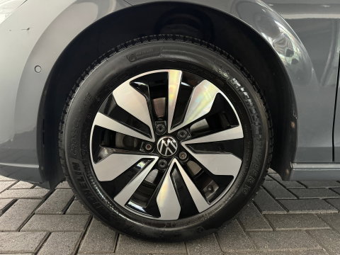 Volkswagen Golf 1.5 TSI Highline Keyless|IQ|Camera|Massage
