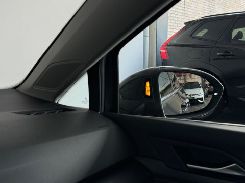 Volkswagen Golf 1.5 TSI Highline Keyless|IQ|Camera|Massage