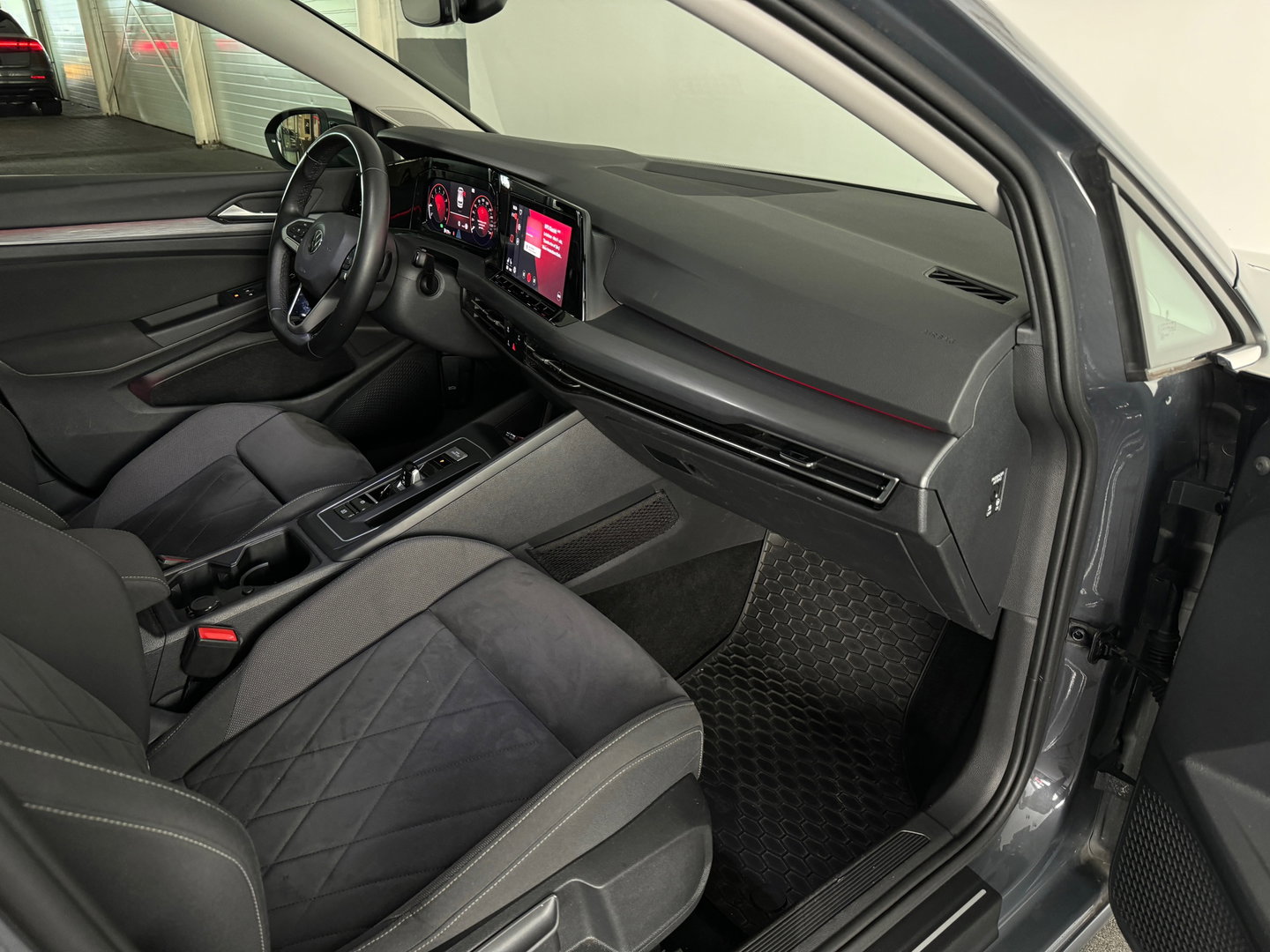 Volkswagen Golf 1.5 TSI Highline Keyless|IQ|Camera|Massage