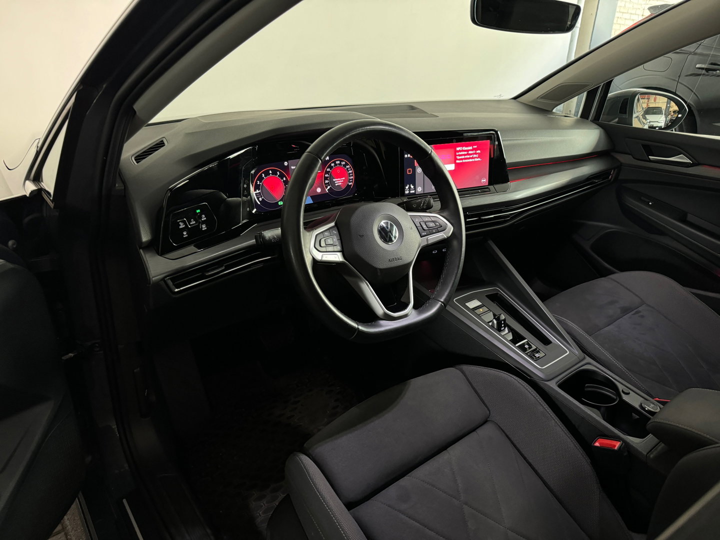 Volkswagen Golf 1.5 TSI Highline Keyless|IQ|Camera|Massage