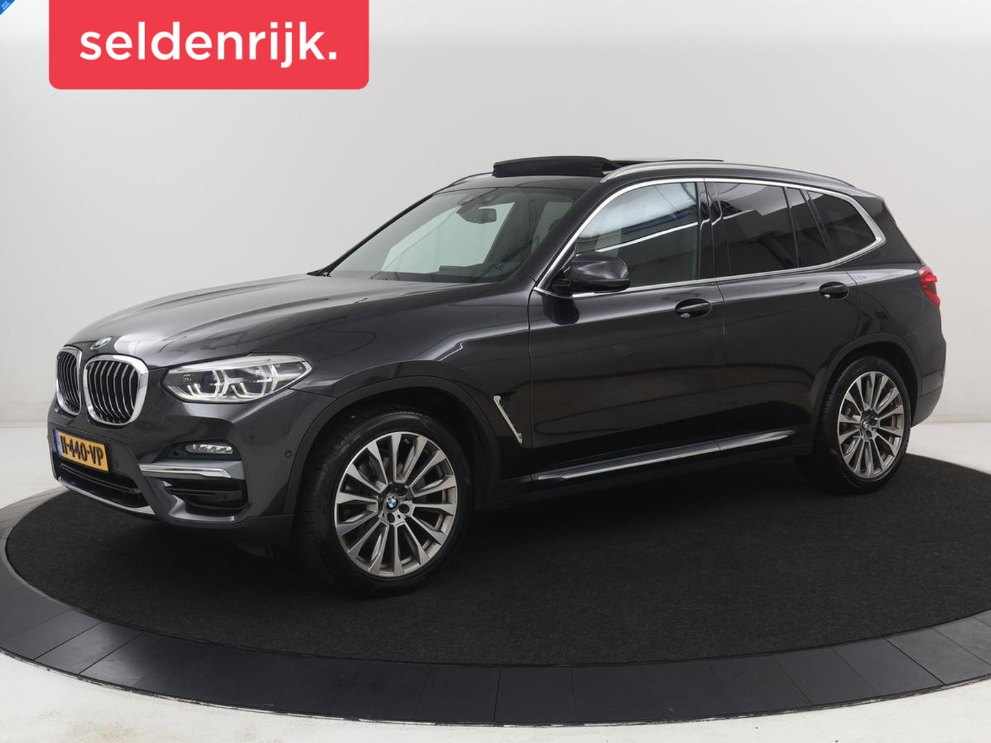 BMW X3 xDrive20i High Executive Edition Panorama dak | Carplay | Climate control | Stoelverwarming | Cruise control | Sfeerverlichting | Navigatie | Bluetooth | Leder bekleding | Achteruitrij camera | DAB Radio