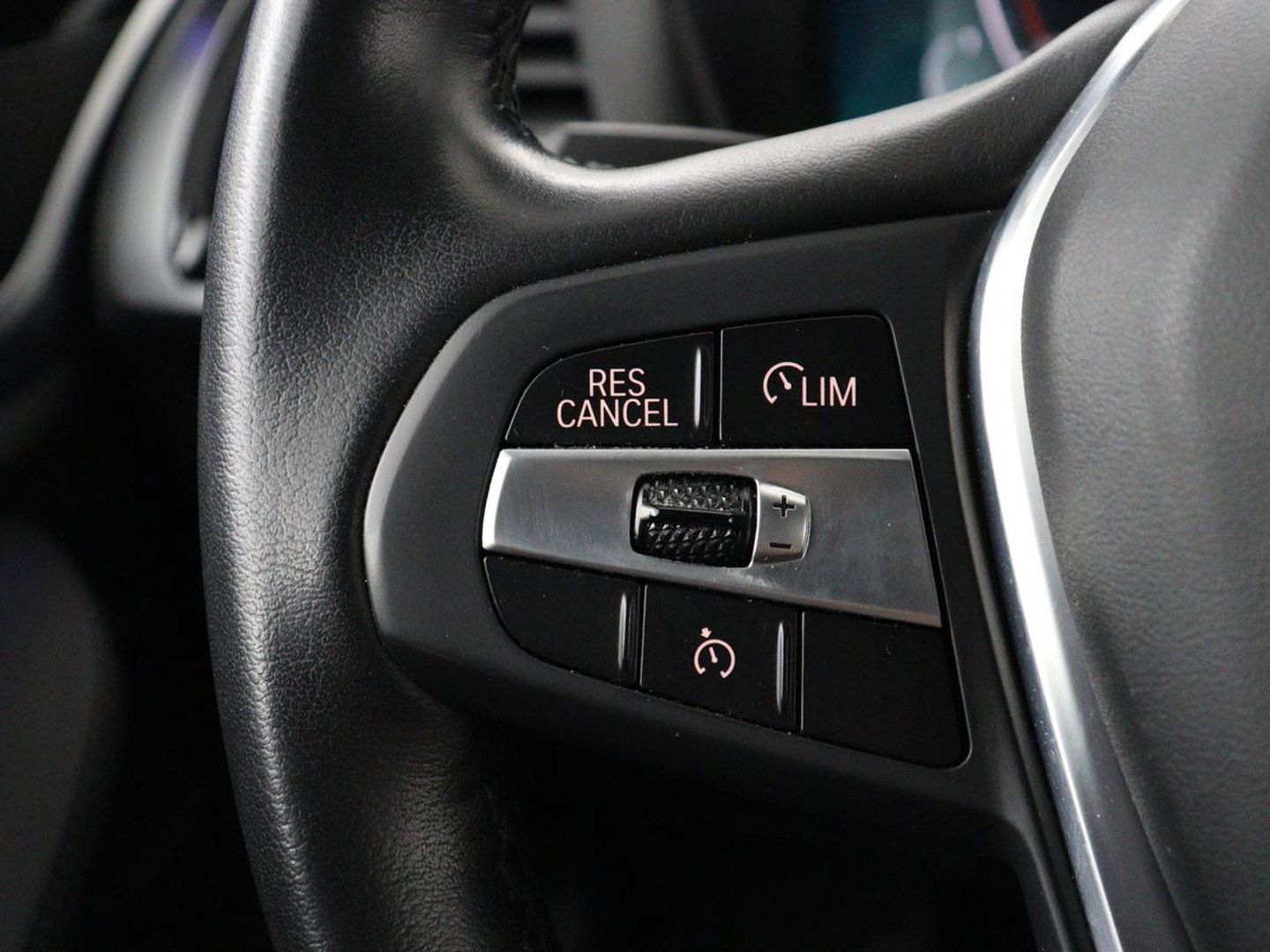BMW X3 xDrive20i High Executive Edition Panorama dak | Carplay | Climate control | Stoelverwarming | Cruise control | Sfeerverlichting | Navigatie | Bluetooth | Leder bekleding | Achteruitrij camera | DAB Radio