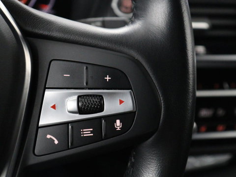 BMW X3 xDrive20i High Executive Edition Panorama dak | Carplay | Climate control | Stoelverwarming | Cruise control | Sfeerverlichting | Navigatie | Bluetooth | Leder bekleding | Achteruitrij camera | DAB Radio