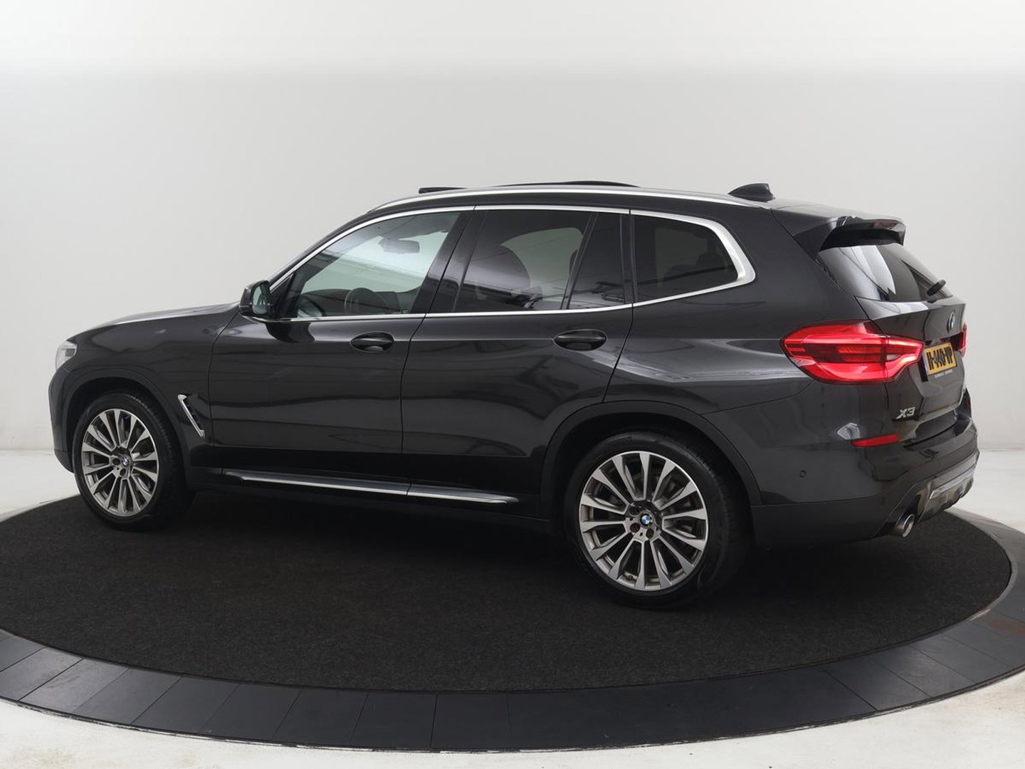 BMW X3 xDrive20i High Executive Edition Panorama dak | Carplay | Climate control | Stoelverwarming | Cruise control | Sfeerverlichting | Navigatie | Bluetooth | Leder bekleding | Achteruitrij camera | DAB Radio