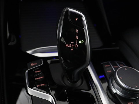 BMW X3 xDrive20i High Executive Edition Panorama dak | Carplay | Climate control | Stoelverwarming | Cruise control | Sfeerverlichting | Navigatie | Bluetooth | Leder bekleding | Achteruitrij camera | DAB Radio