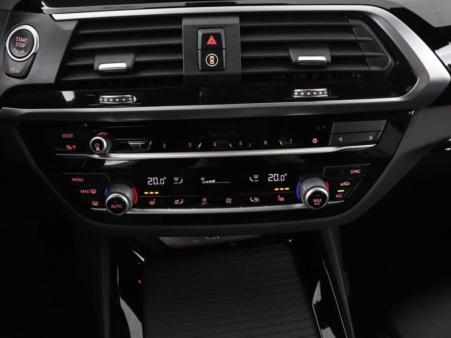 BMW X3 xDrive20i High Executive Edition Panorama dak | Carplay | Climate control | Stoelverwarming | Cruise control | Sfeerverlichting | Navigatie | Bluetooth | Leder bekleding | Achteruitrij camera | DAB Radio