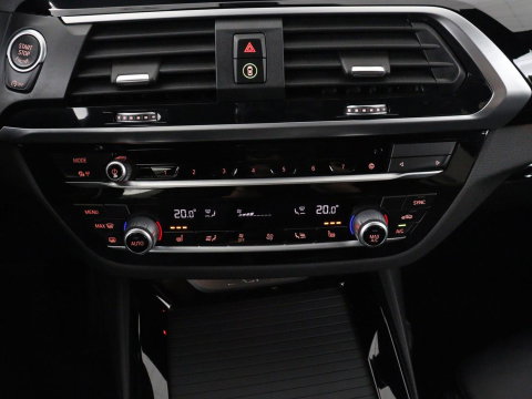 BMW X3 xDrive20i High Executive Edition Panorama dak | Carplay | Climate control | Stoelverwarming | Cruise control | Sfeerverlichting | Navigatie | Bluetooth | Leder bekleding | Achteruitrij camera | DAB Radio